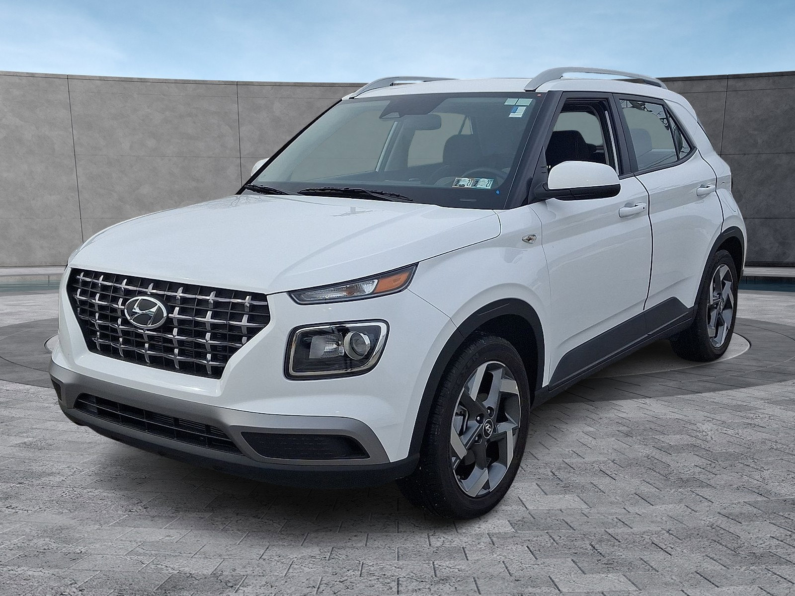 Certified 2025 Hyundai Venue SEL image 4