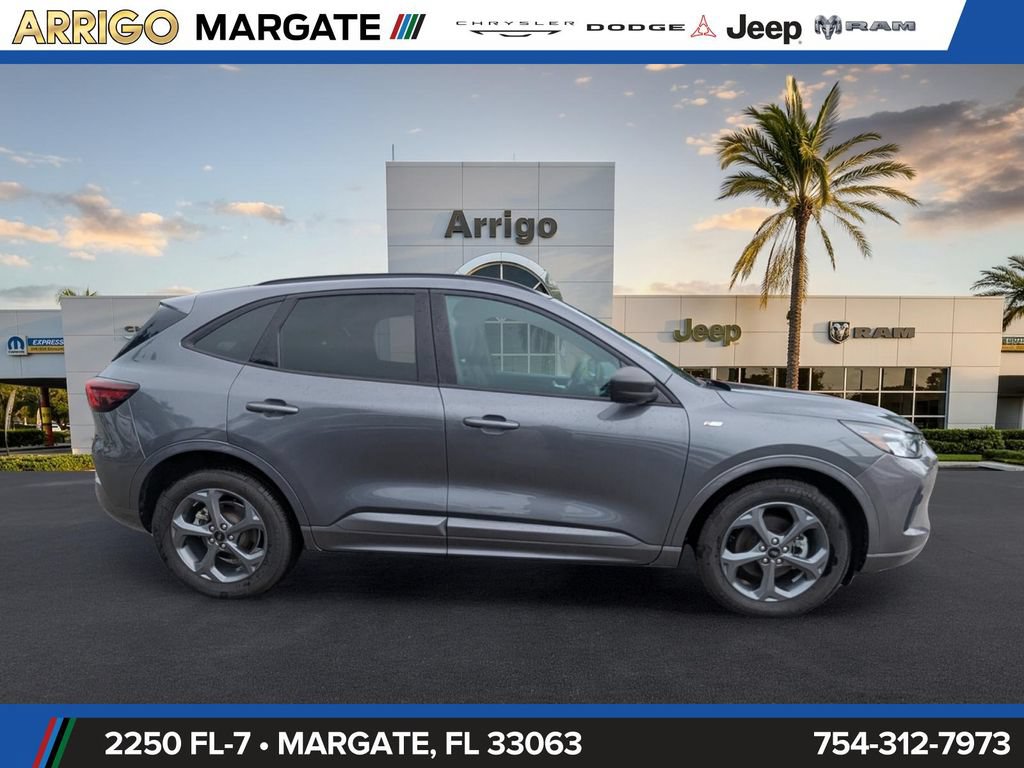 Used 2023 Ford Escape ST-Line FWD image 8
