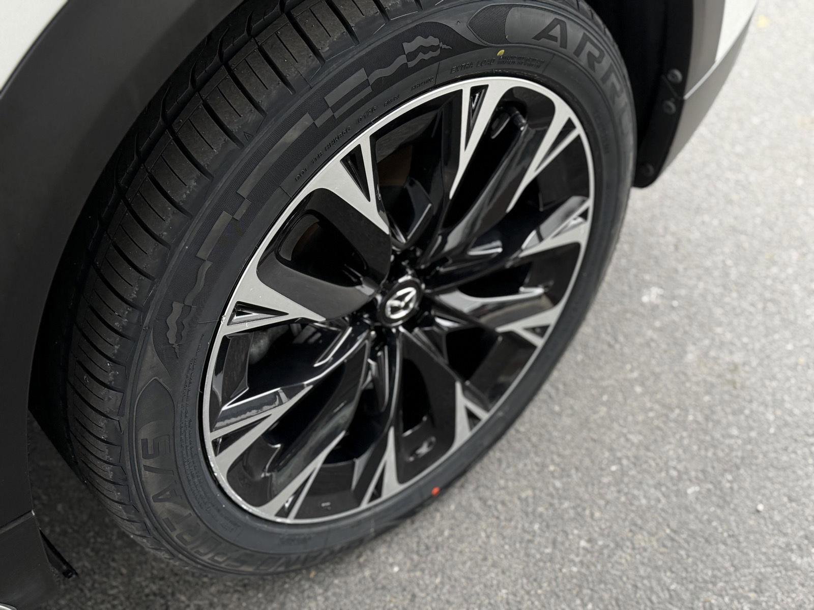 Certified 2024 MAZDA CX-90 Plug-In Hybrid w/ Premium Plus image 11