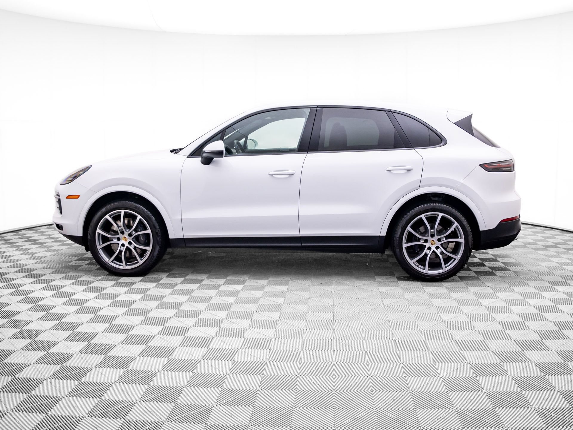 Certified 2023 Porsche Cayenne AWD/4WD image 2