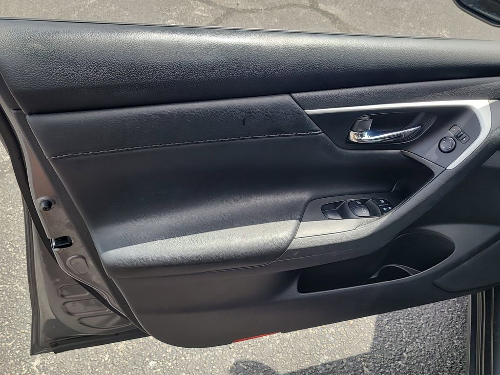 Used 2016 Nissan Altima 3.5 SL w/ 3.5 Technology Package FWD image 13