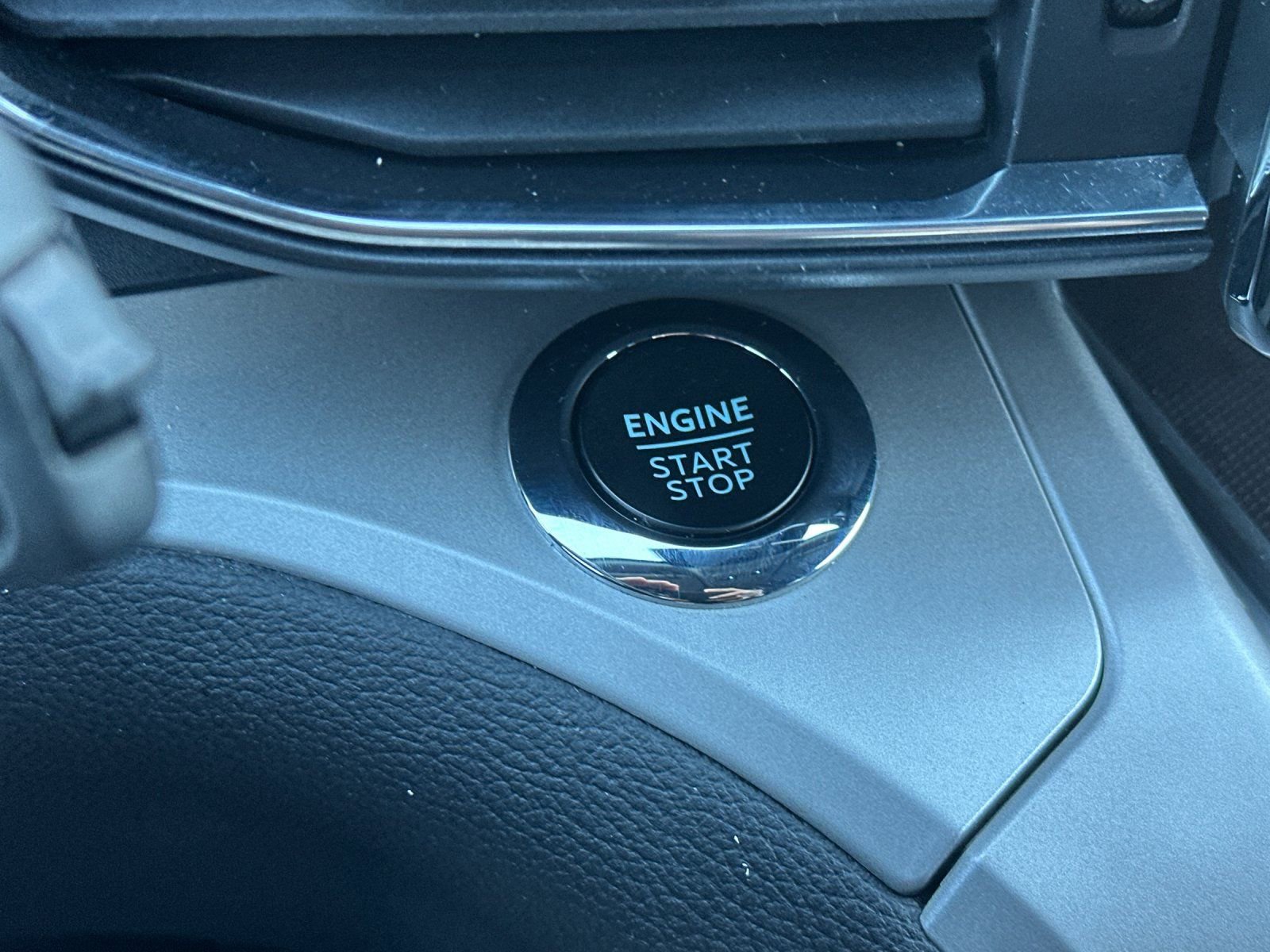 Used 2024 Ford Explorer XLT w/ Equipment Group 202A image 23