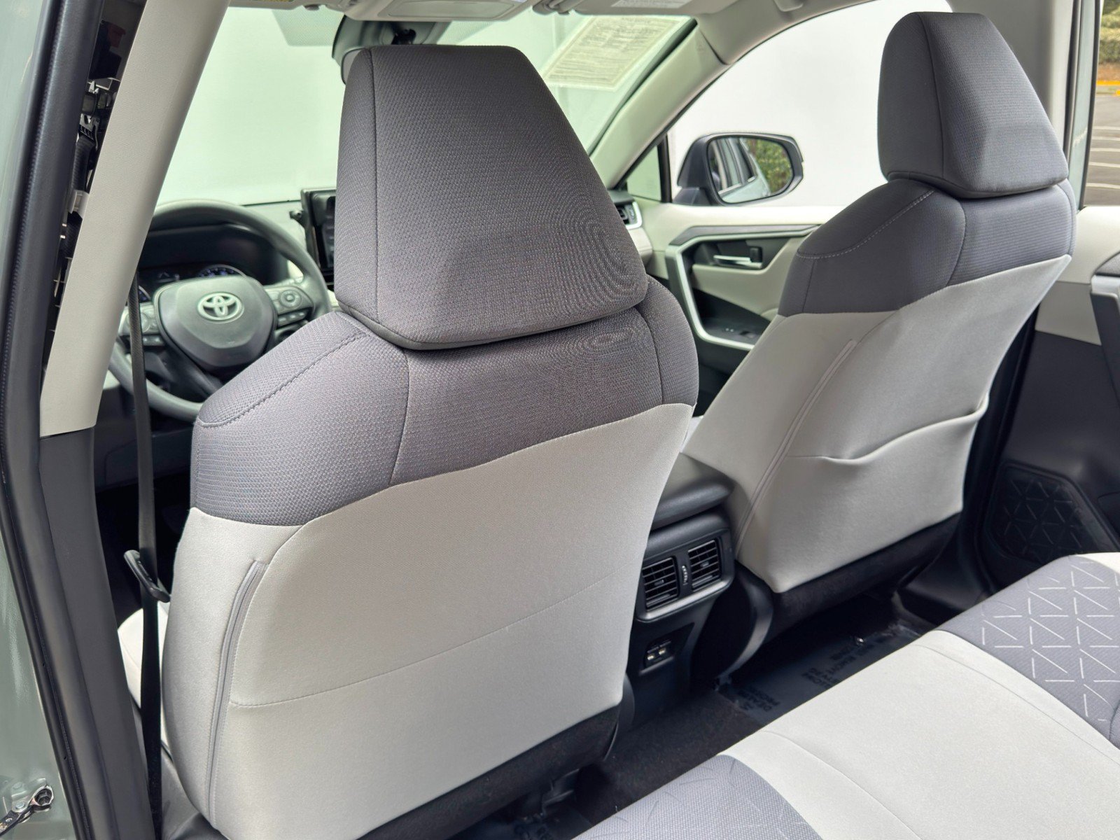Used 2021 Toyota RAV4 XLE AWD/4WD image 30