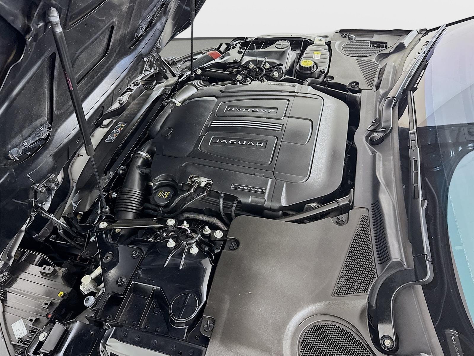 Used 2022 Jaguar F-TYPE Coupe RWD image 25