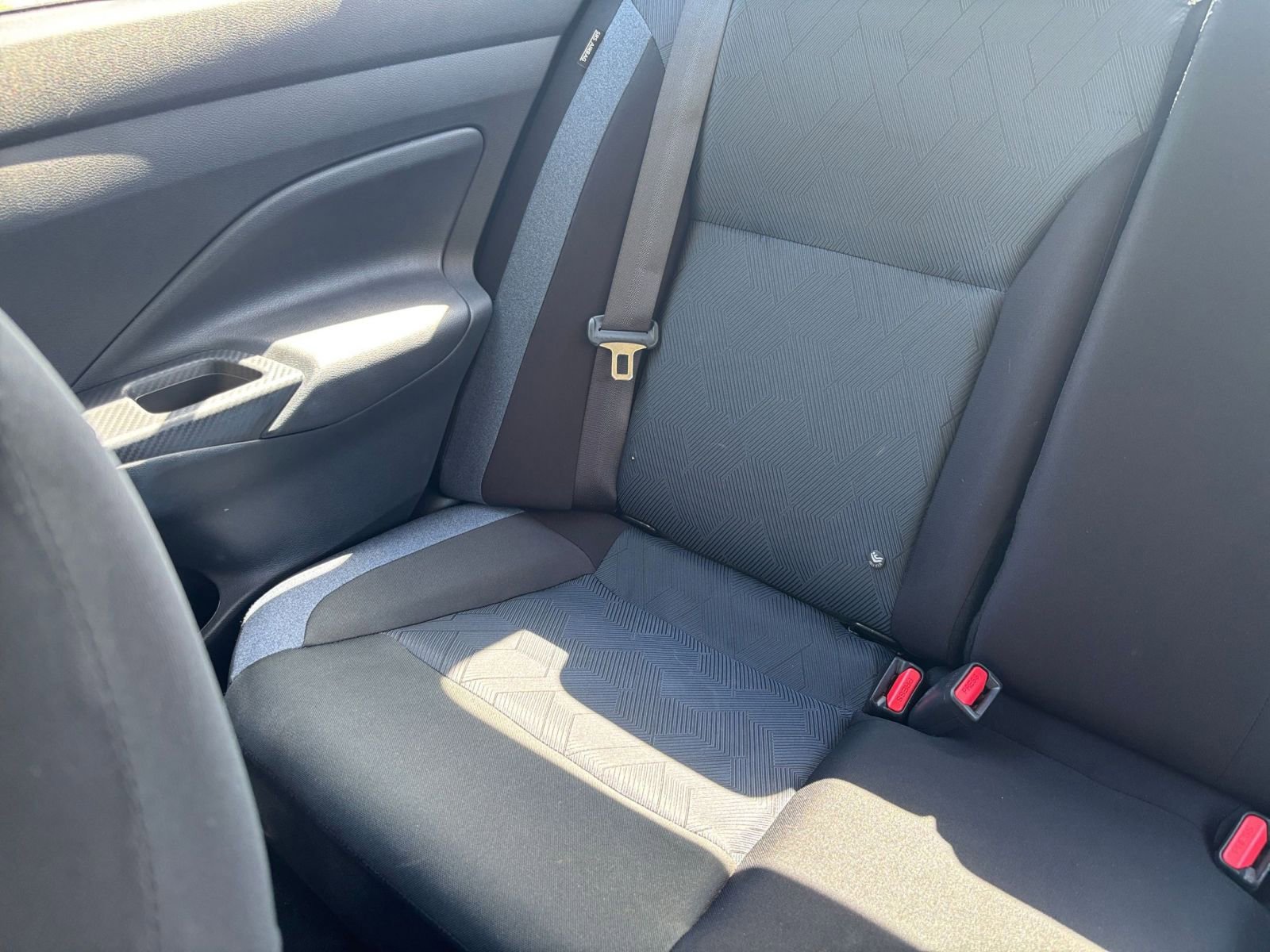 Used 2025 Nissan Versa SV FWD image 37