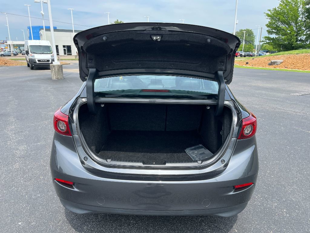 Used 2018 MAZDA MAZDA3 Grand Touring w/ Premium Equipment Package image 9