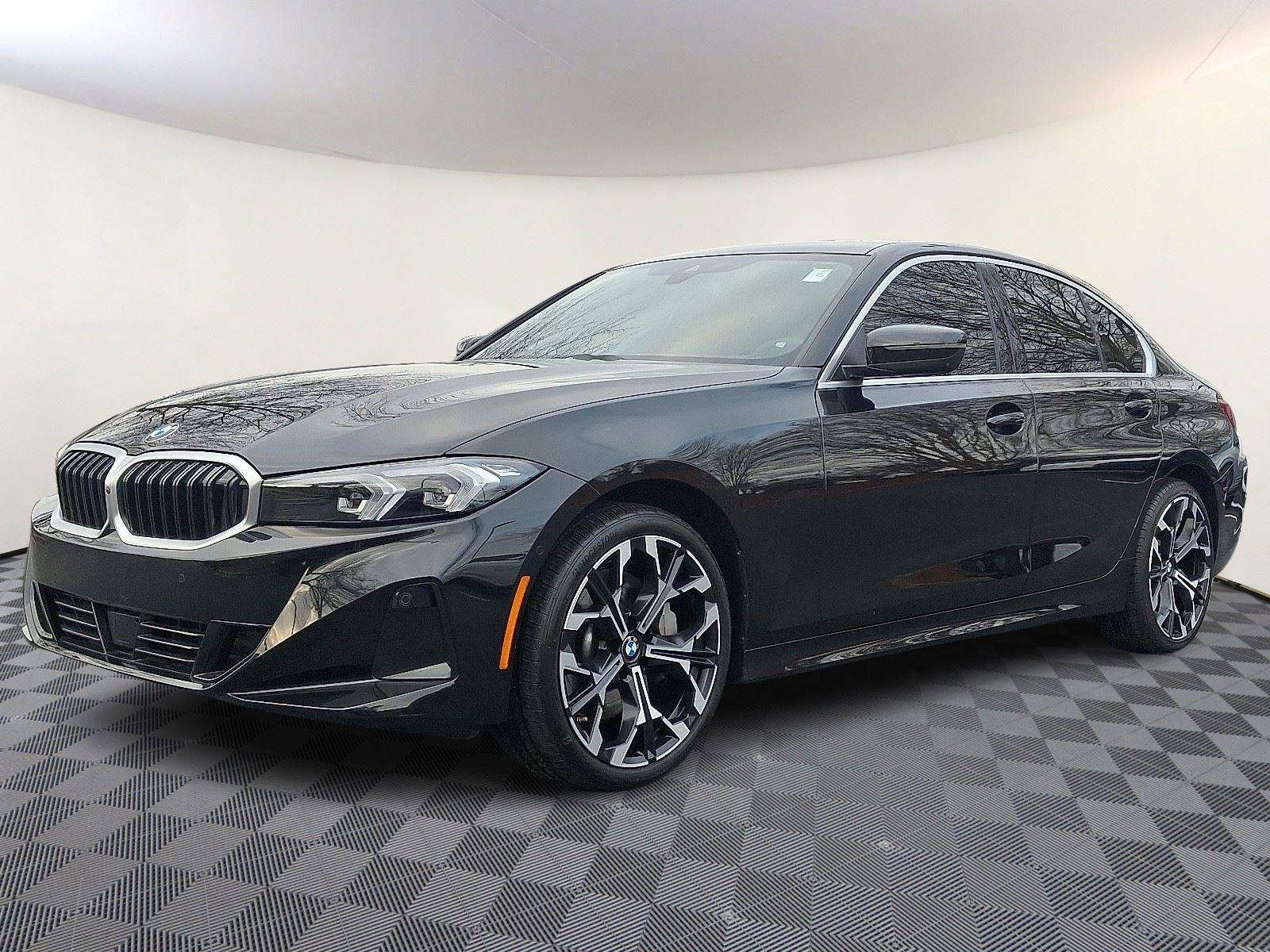 Used 2025 BMW 330i xDrive Sedan image 3