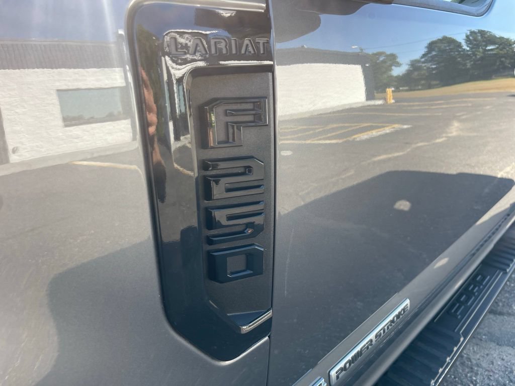 Used 2022 Ford F250 Lariat w/ Black Appearance Pkg AWD/4WD image 21