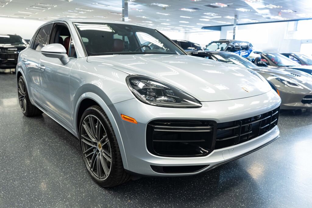 Used 2019 Porsche Cayenne Turbo image 3