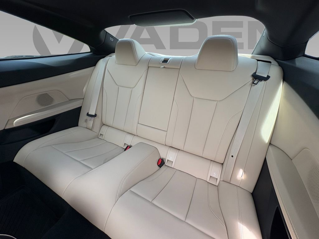 Used 2021 BMW 430i xDrive Coupe w/ Premium Package image 4