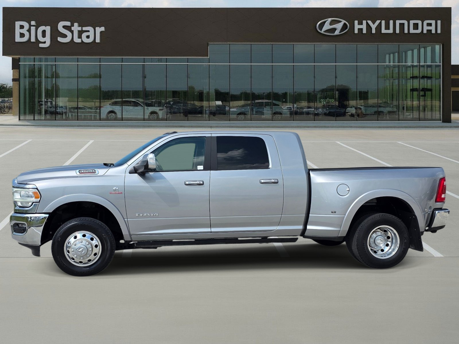 Used 2022 RAM 3500 Laramie AWD/4WD image 2