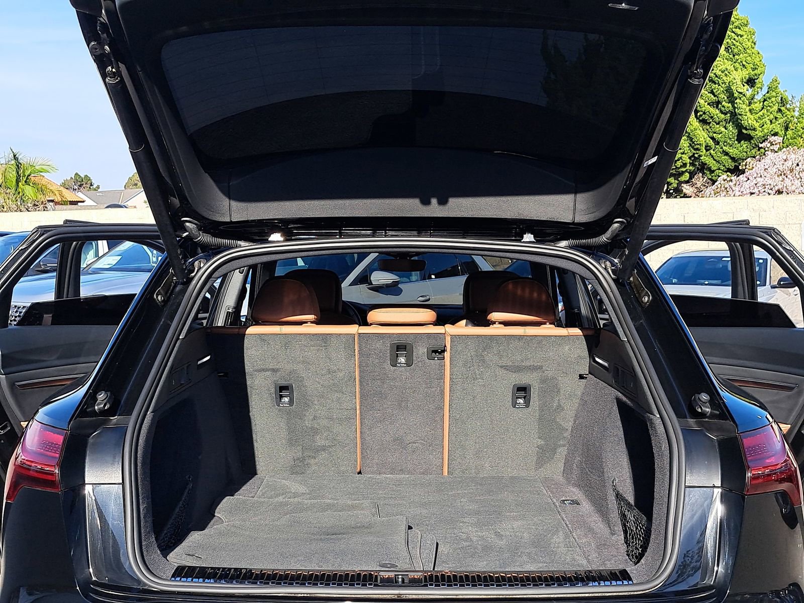 Used 2024 Audi Q8 e-tron Premium Plus w/ Premium Plus Package image 12