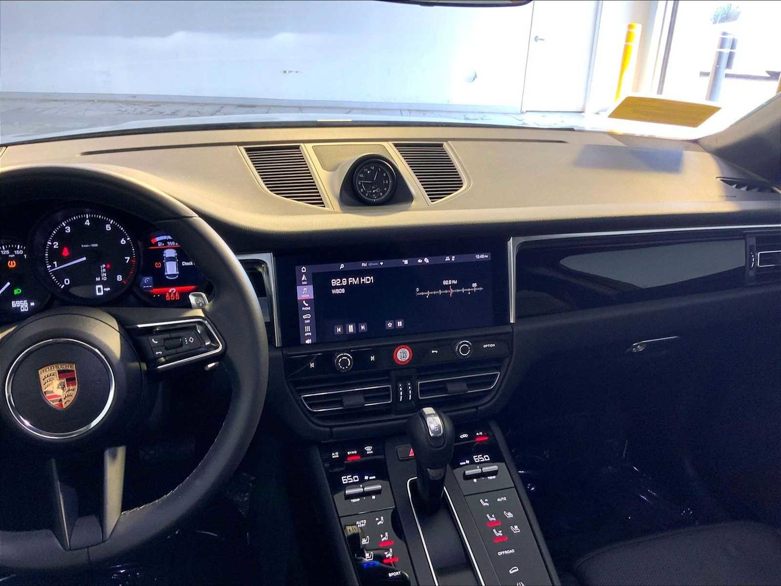 Used 2025 Porsche Macan image 16