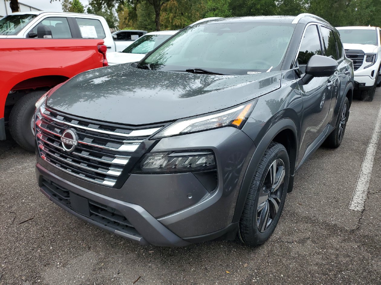 Used 2024 Nissan Rogue SL w/ SL Premium Package FWD image 2