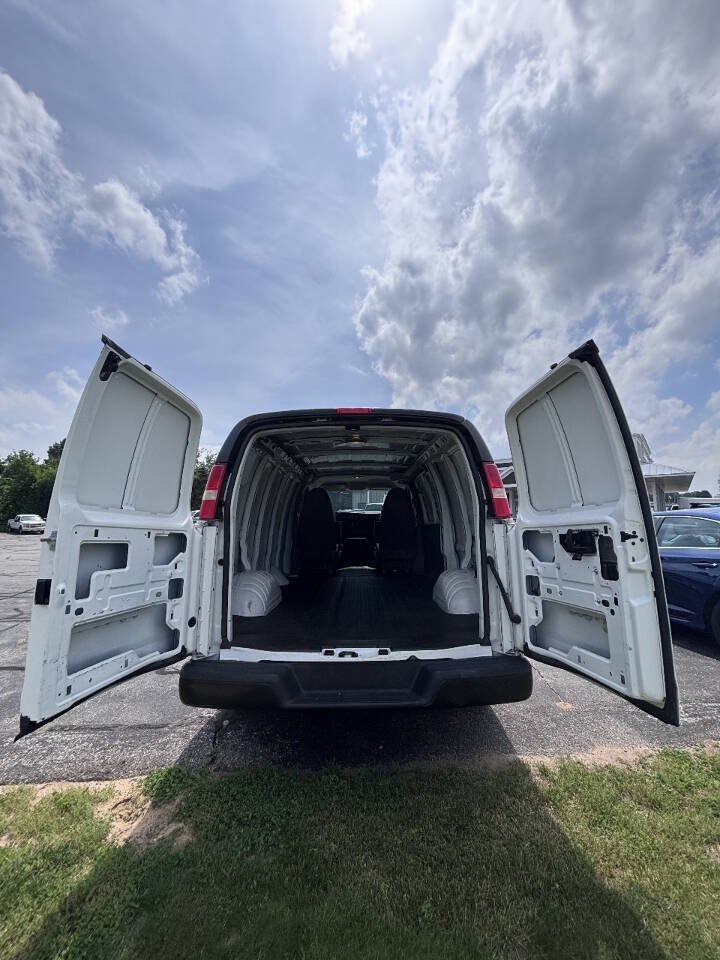 Used 2013 Chevrolet Express 1500 RWD image 8
