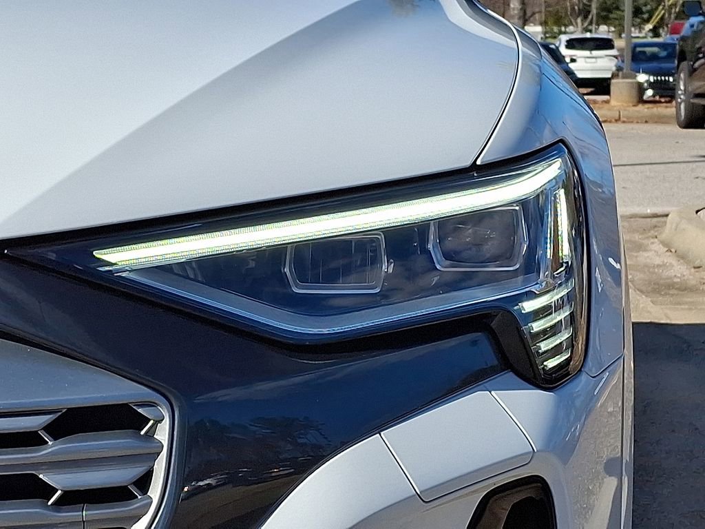 Used 2024 Audi Q8 e-tron Premium Plus image 9