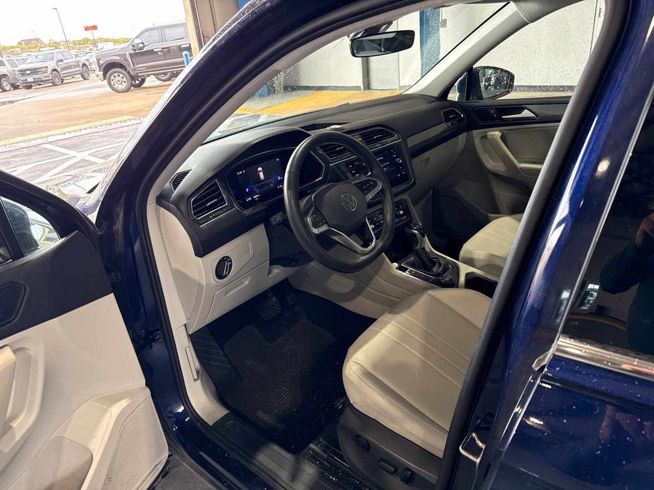 Used 2023 Volkswagen Tiguan SE AWD/4WD image 20