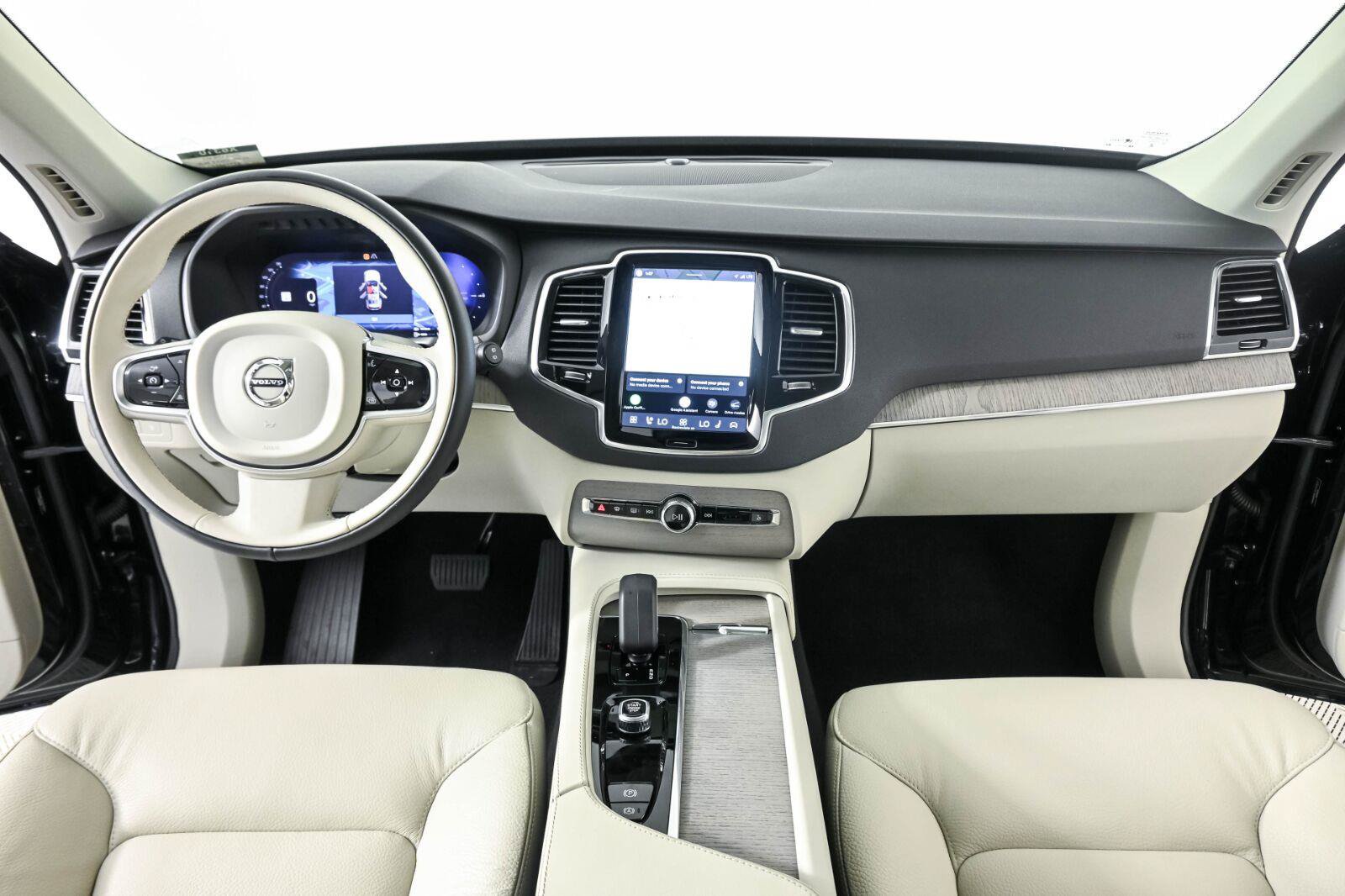 Used 2025 Volvo XC90 T8 Plus w/ Protection Package Premier AWD/4WD image 17