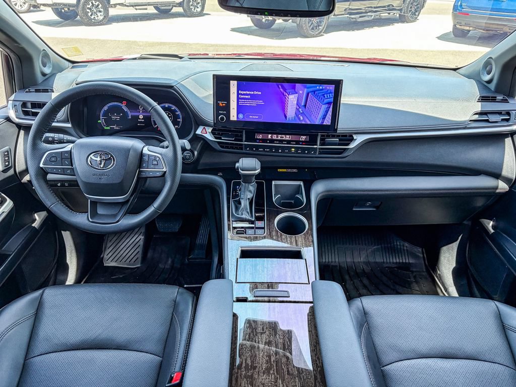 Used 2025 Toyota Sienna Platinum AWD/4WD image 15