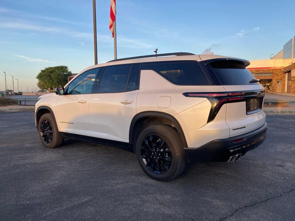 Used 2024 Chevrolet Traverse LT w/ Midnight/Sport Edition image 7