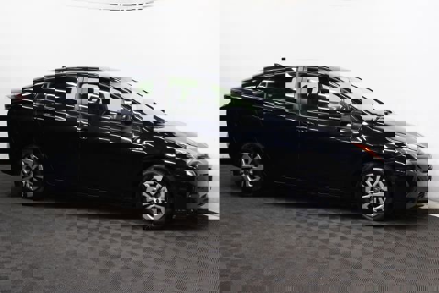 Used 2016 Toyota Prius Three image 3