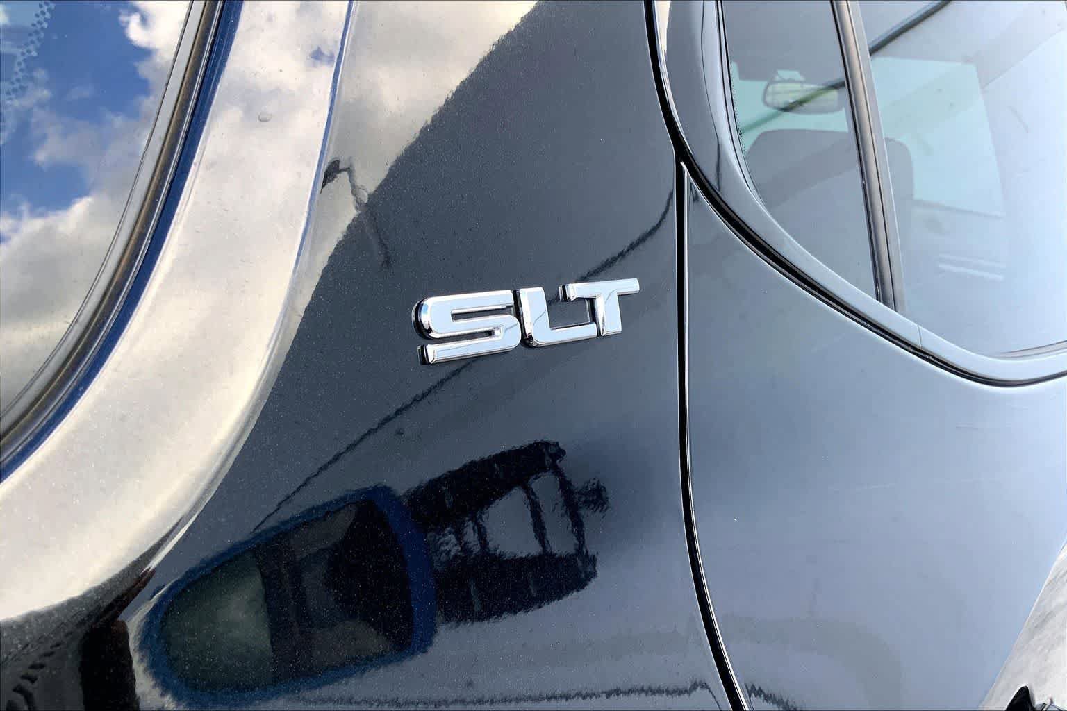 Used 2019 GMC Acadia SLT w/ Black Edition FWD image 8