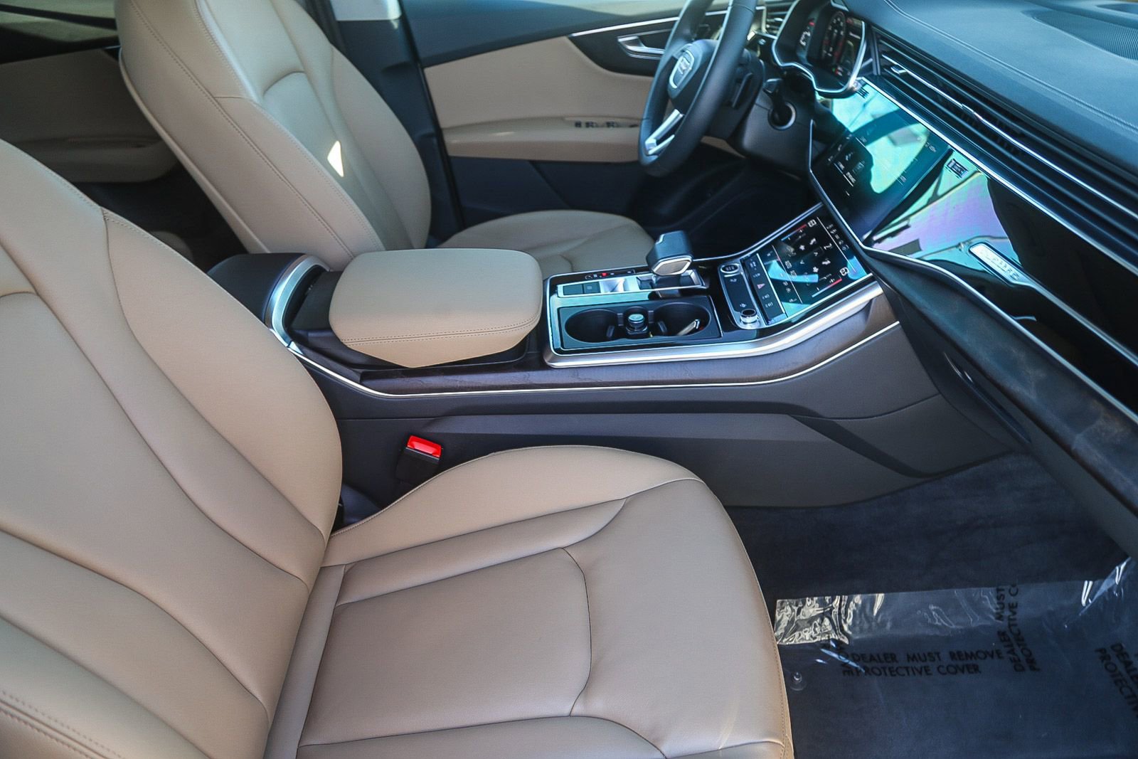 Used 2023 Audi Q8 Premium image 18