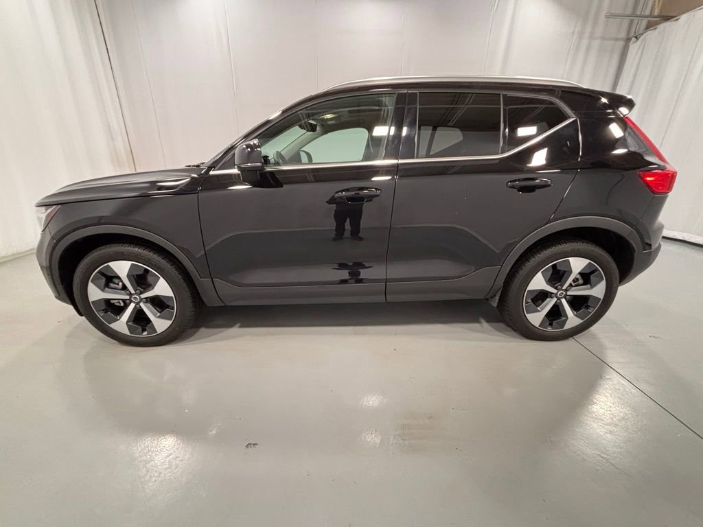 Certified 2025 Volvo XC40 B5 Plus image 12