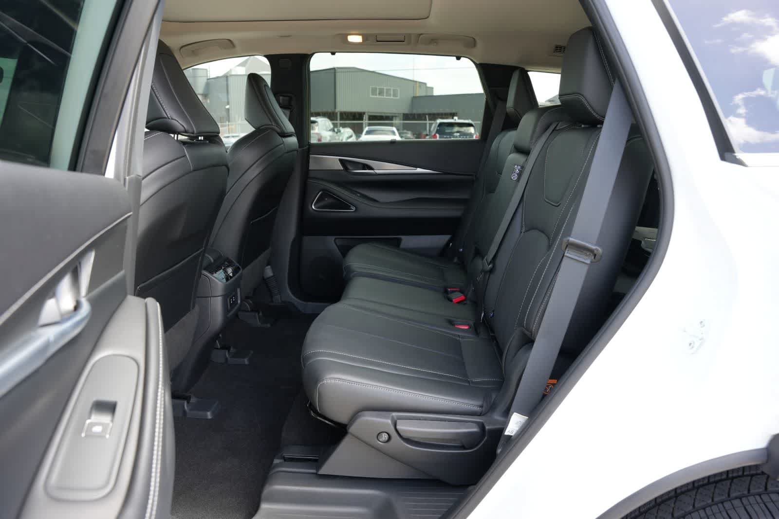 Used 2026 INFINITI QX60 Luxe w/ Cargo Package FWD image 19