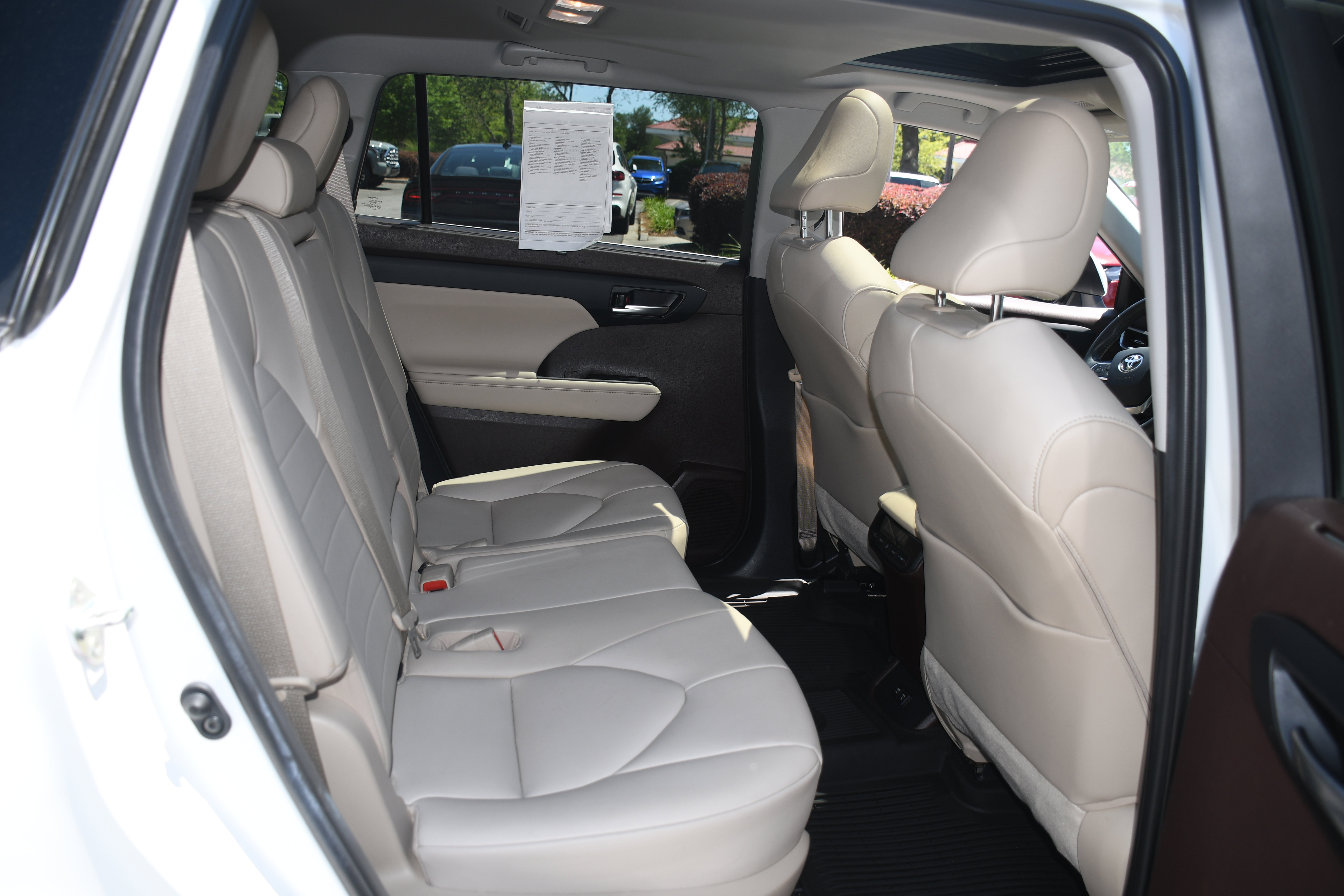 Certified 2020 Toyota Highlander XLE AWD/4WD image 19