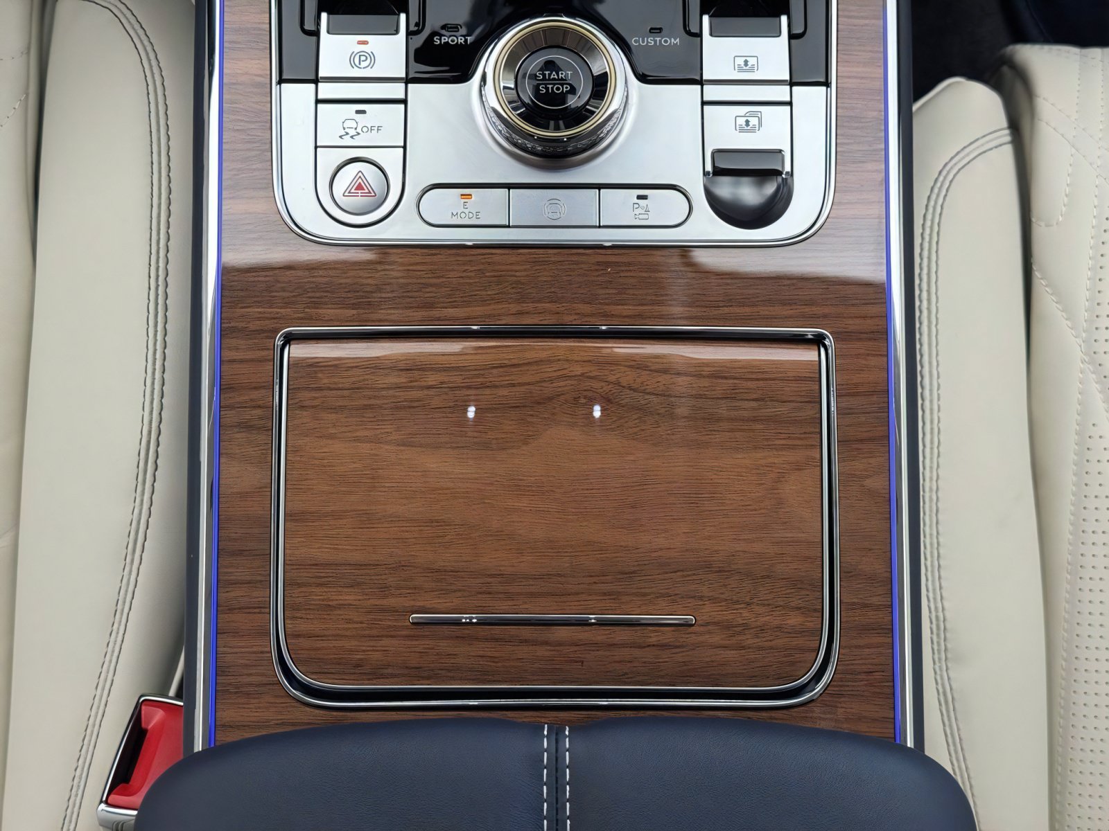 New 2026 Bentley Flying Spur Azure AWD/4WD image 39