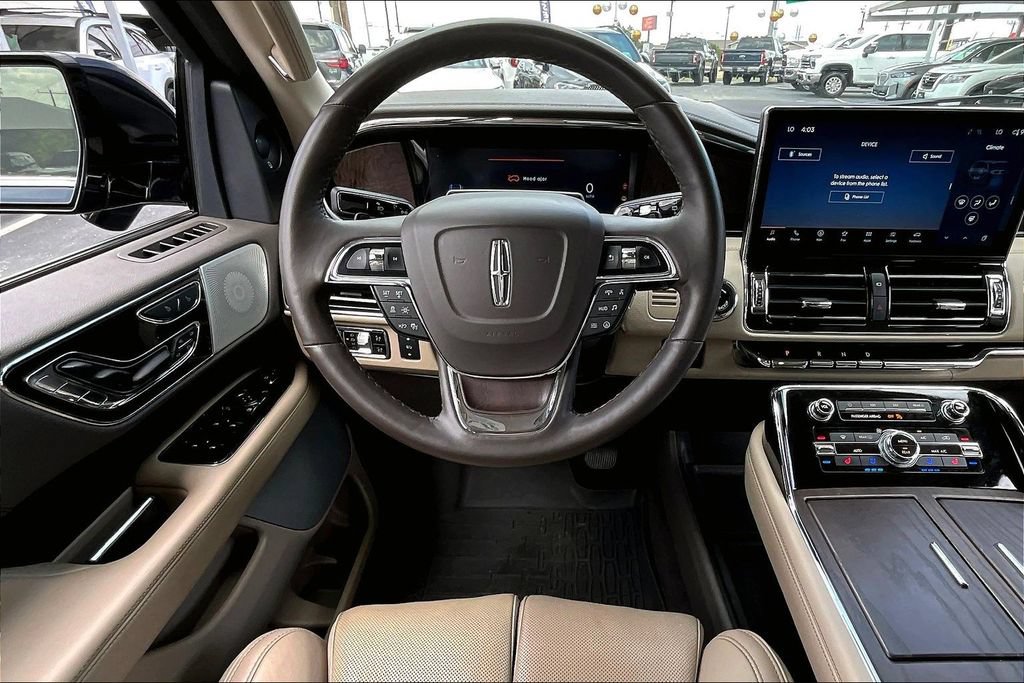 Used 2023 Lincoln Navigator L Reserve AWD/4WD image 7