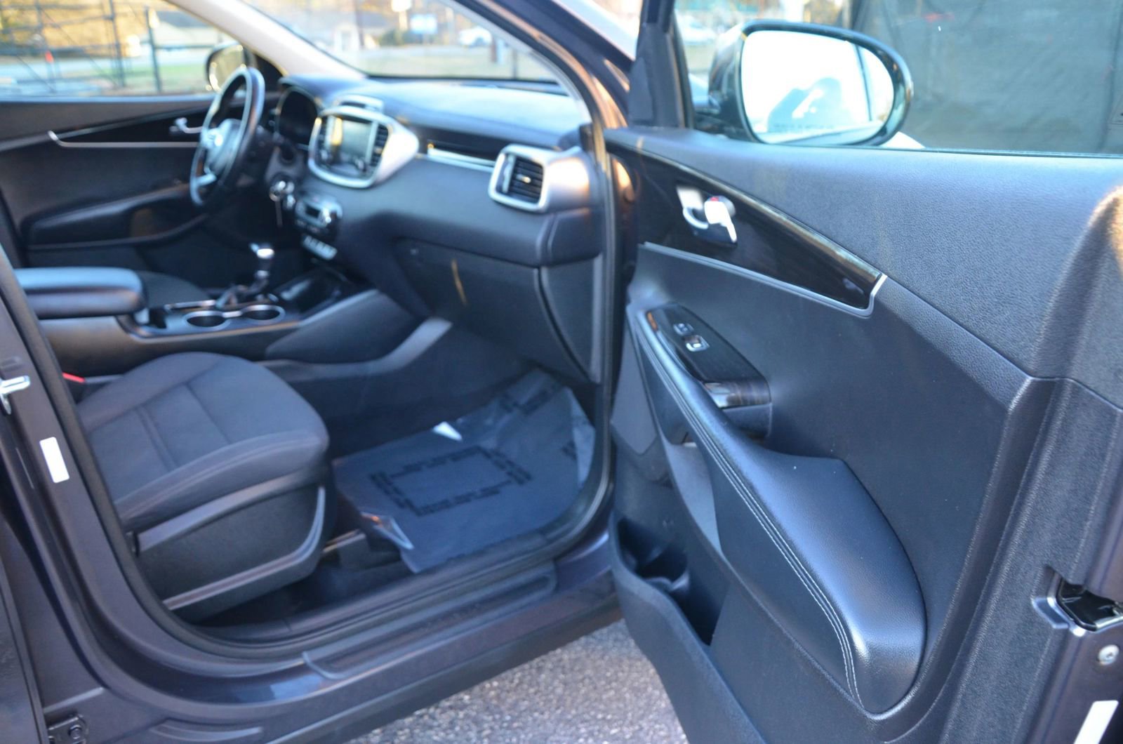 Used 2019 Kia Sorento LX Sport Utility 4D w/ LX V6 Convenience Package image 43