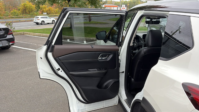 Used 2023 Nissan Rogue Platinum w/ Platinum Premium Package AWD/4WD image 23