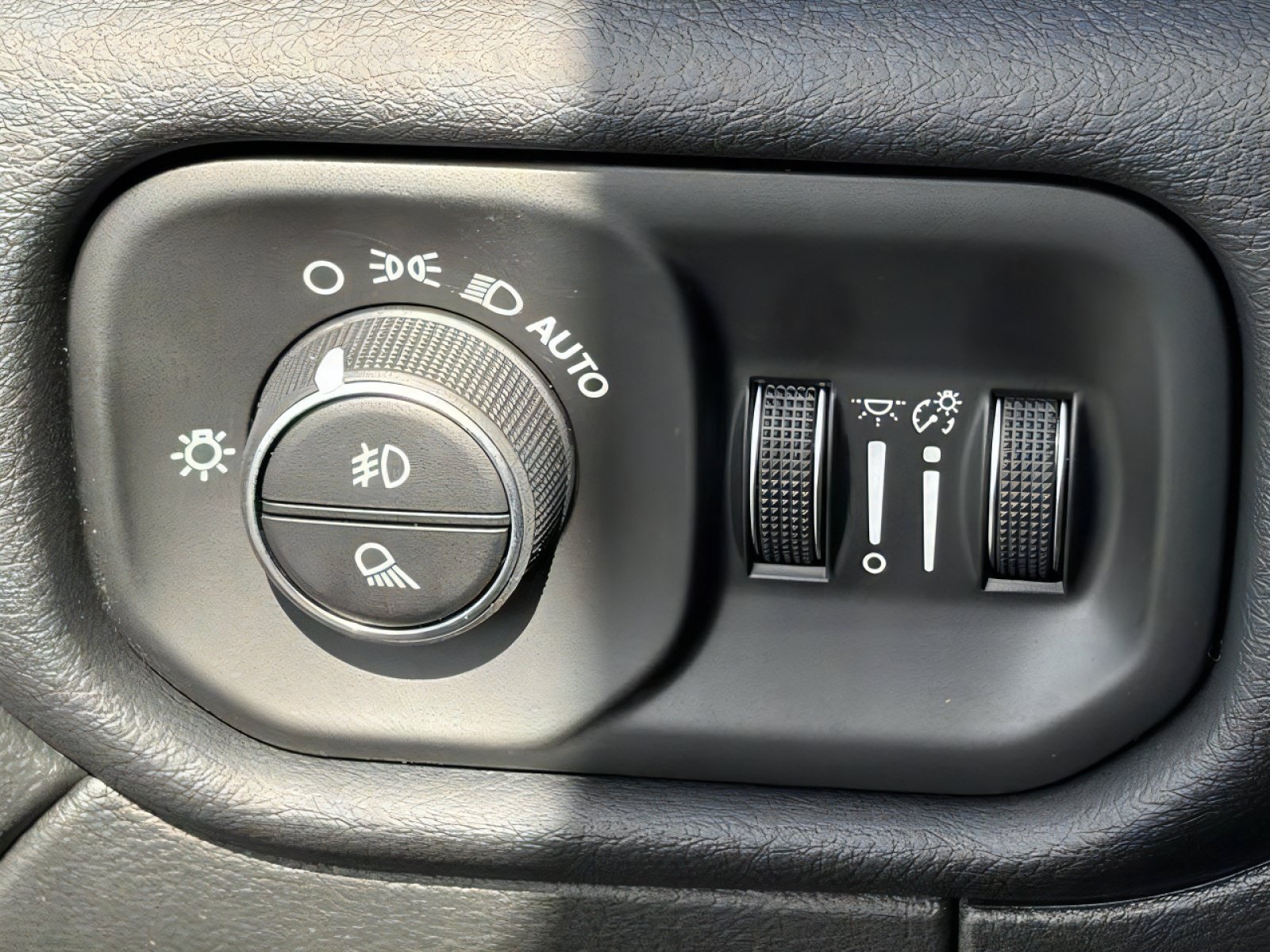 New 2027 RAM 2500 Laramie w/ Night Edition AWD/4WD image 19
