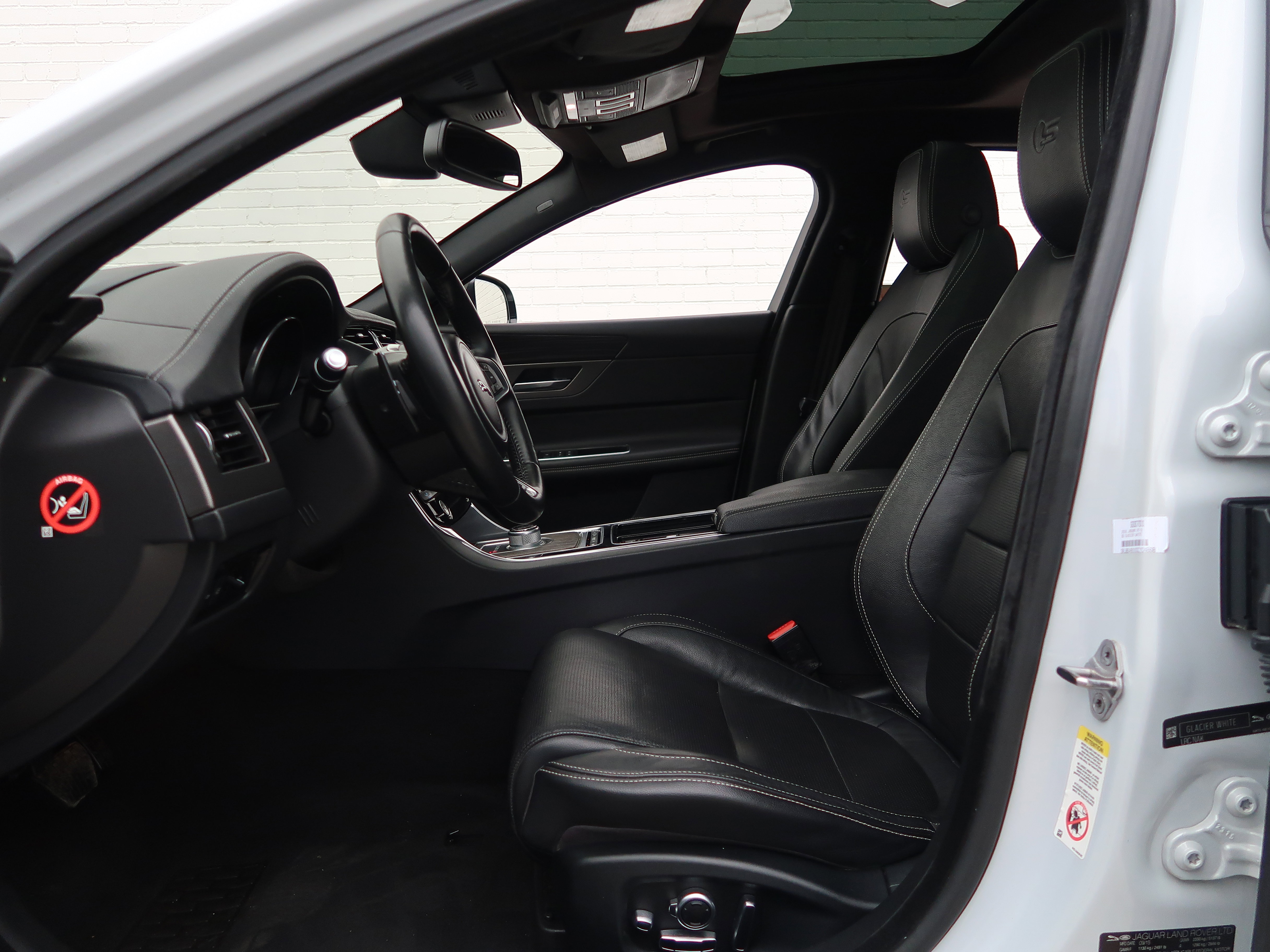 Used 2016 Jaguar XF S RWD image 35