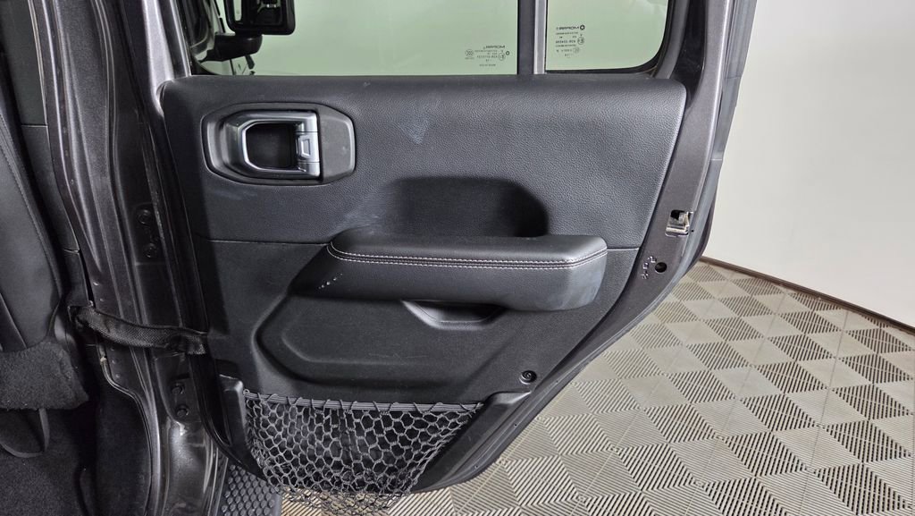 Used 2018 Jeep Wrangler Unlimited Sahara AWD/4WD image 33