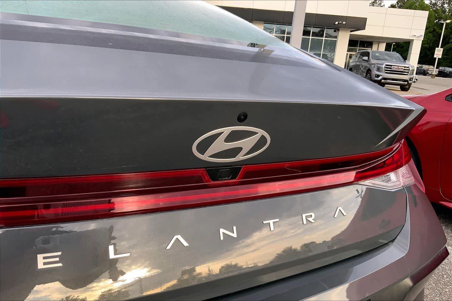 Used 2025 Hyundai Elantra SEL FWD image 10