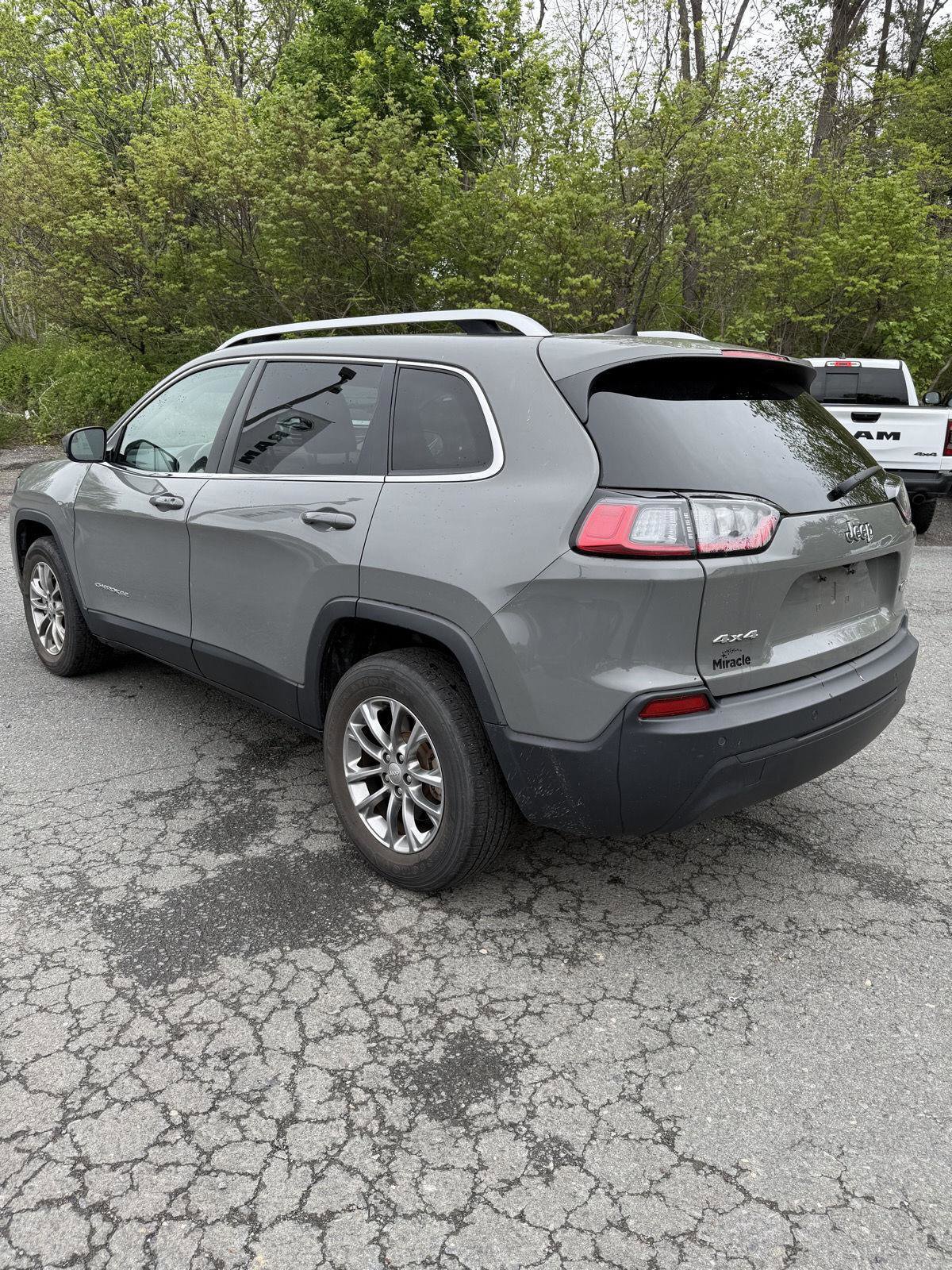 Used 2021 Jeep Cherokee Latitude Plus AWD/4WD image 9