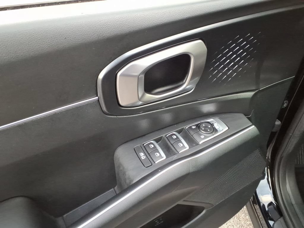Used 2023 Kia Sorento S w/ Panoramic Sunroof Package FWD image 12