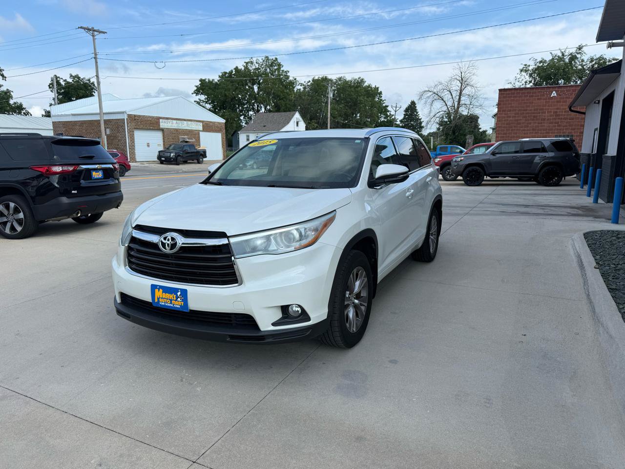 Used 2015 Toyota Highlander XLE AWD/4WD image 3