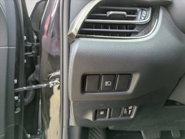 Used 2022 Toyota C-HR Limited image 13