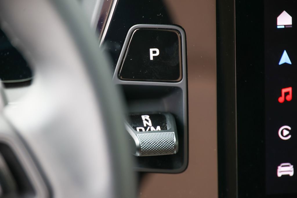 Certified 2025 Porsche Cayenne AWD/4WD image 44