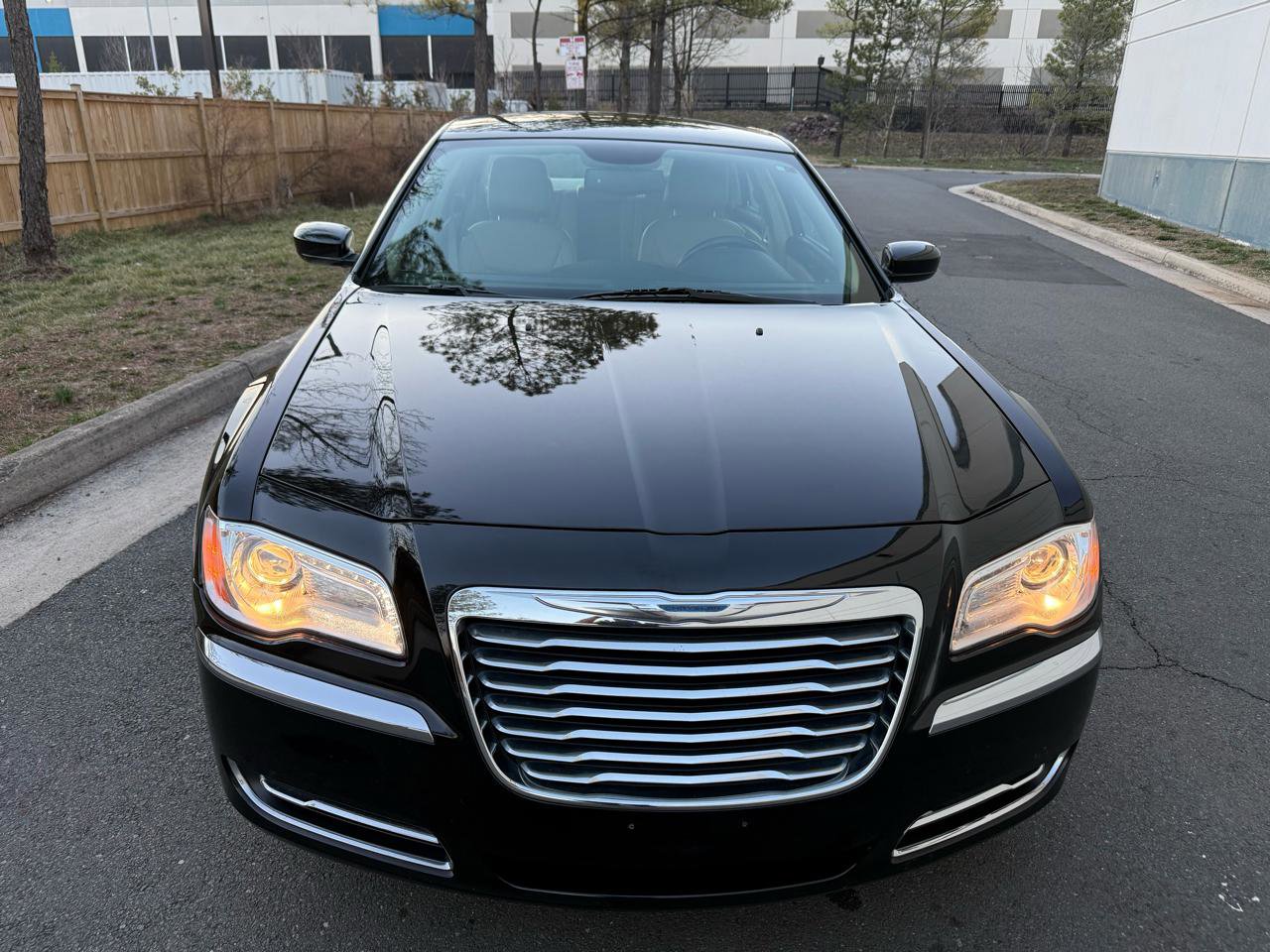 Used 2014 Chrysler 300 image 8