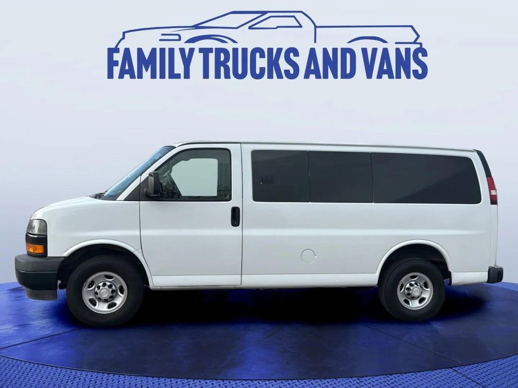 Used 2018 Chevrolet Express 2500 LS w/ Driver Convenience Package image 2