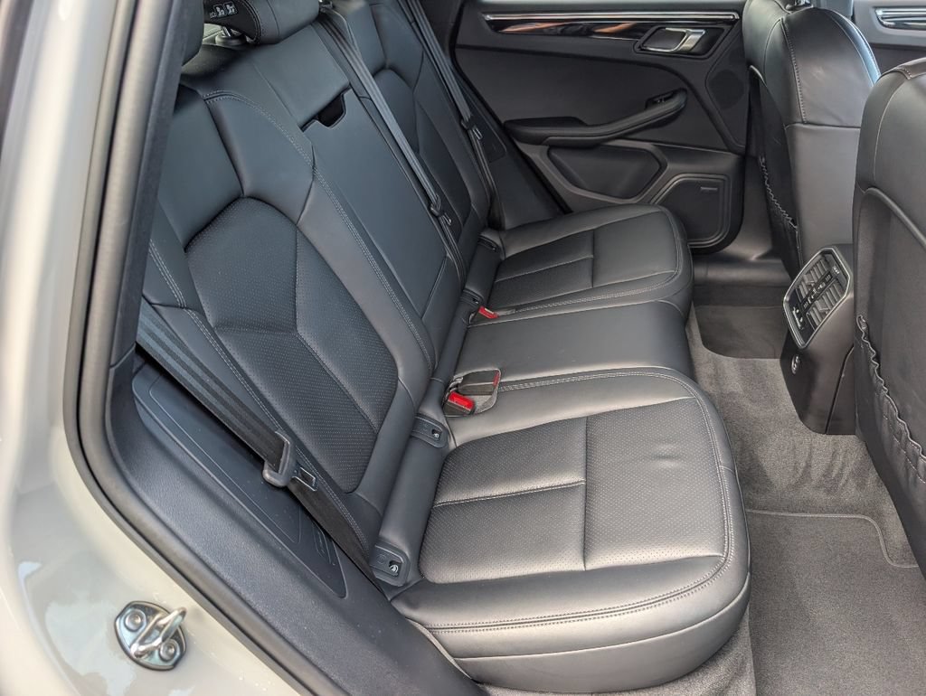 Certified 2025 Porsche Macan AWD/4WD image 7