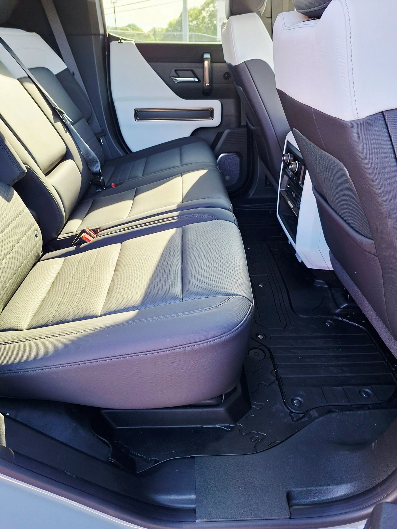 Used 2025 GMC Hummer EV 2X AWD/4WD image 9