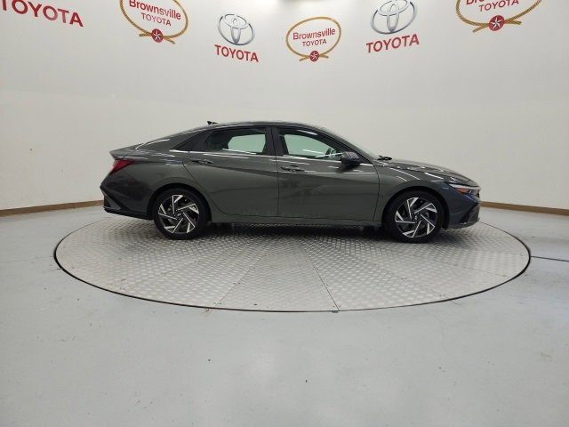 Used 2024 Hyundai Elantra Limited image 3