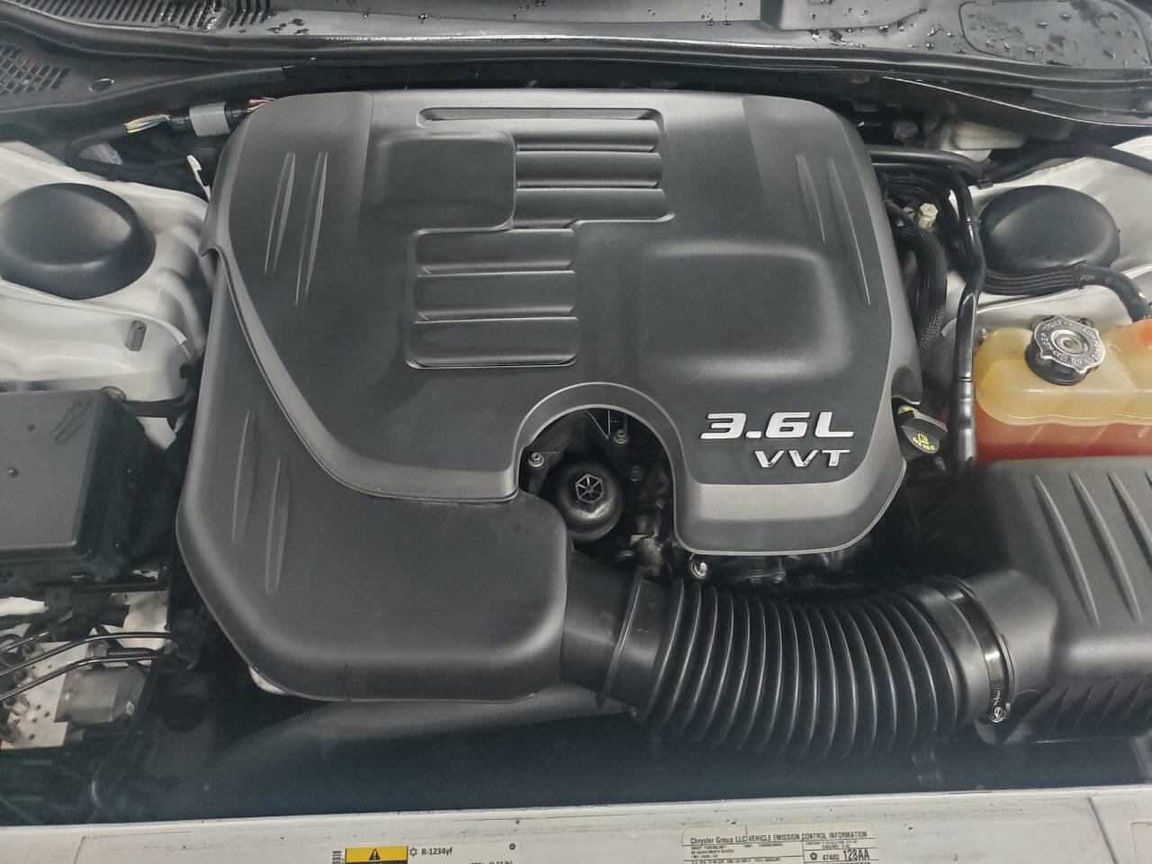 Used 2015 Dodge Challenger SXT Plus w/ Driver Convenience Group RWD image 4