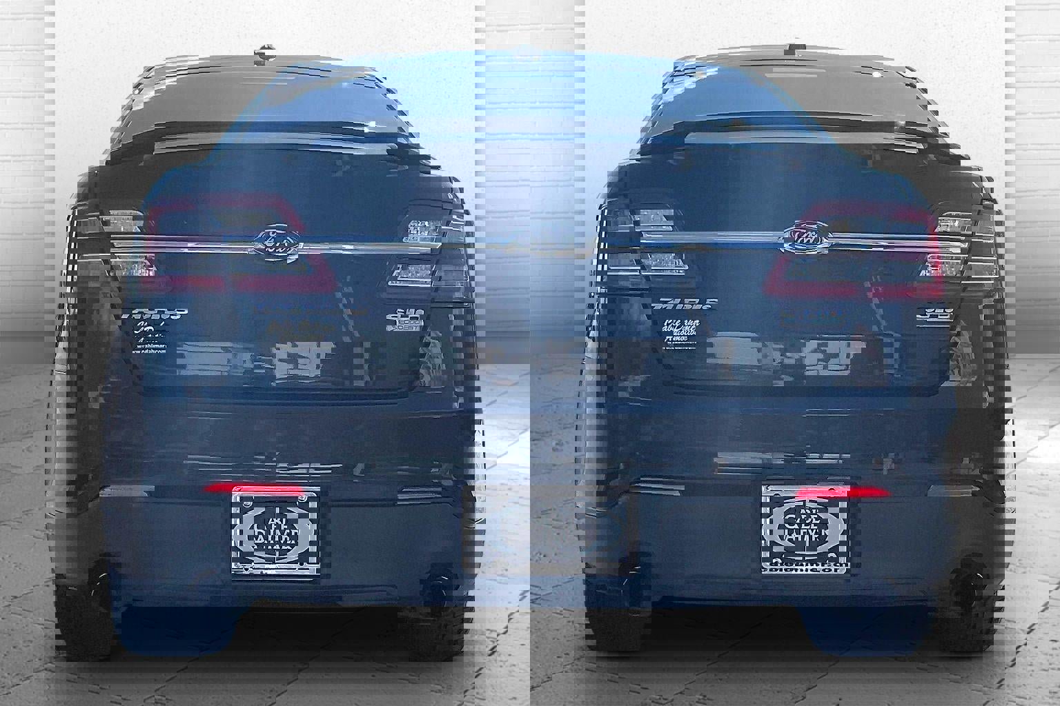 Used 2013 Ford Taurus SHO image 3